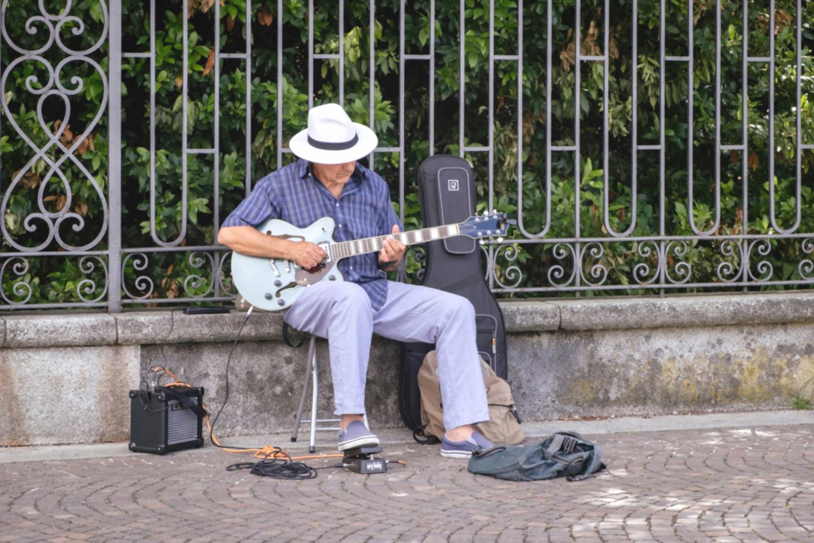 Workshop-Szene mit Teilnehmern bei interaktiver Musikanalyse